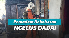 Anggota Bomba Alor Setar Sedang Memadamkan Api