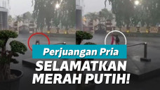 Menyelamatkan bendera merah putih