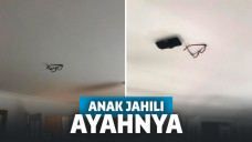 Barang-barang yang ditempel di langit-langit rumah