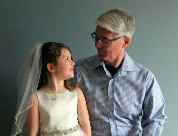 Pria bakar uang ketimbang beri ke mantan istri