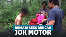 Pria onani di atas motor
