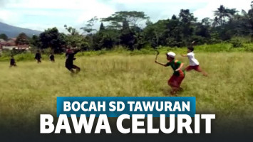 Sudah Gila! Viral Bocah SD Tawuran Sambil Bawa Celurit: Maju Dong Itu Bacok