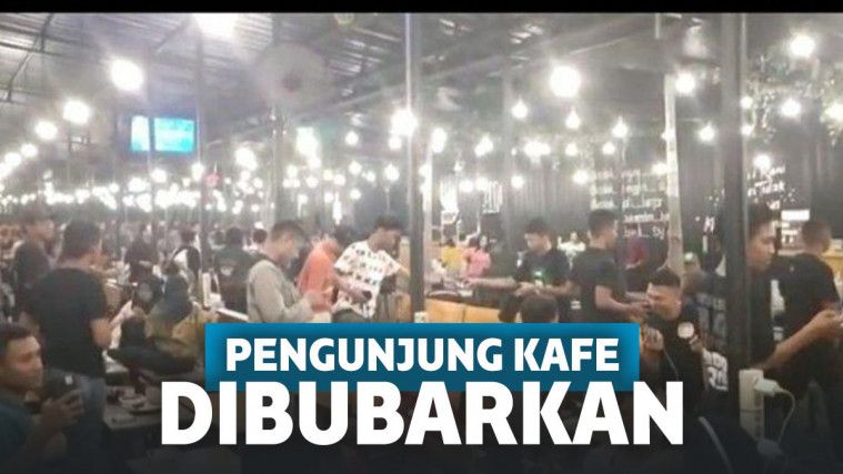 Pengunjung gafe di Surabaya dibubarkan polisi