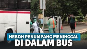 Penumpang bus saat dievakuasi tim medis