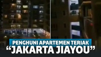 Kompak bernyanyi bersama dari balkon apartemen
