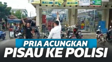 Viral Pria Acungkan Pisau ke Polisi, Ditembak Berkali-Kali Tapi Masih Berdiri