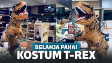 belanja pakai kostum t-rex