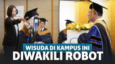 wisuda online diwakili robot