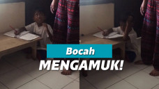Bocah ngamuk karena digangguin ketika lagi bikin PR