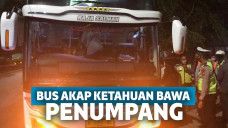 Polisi saat hentikan bus AKAP tujuan Jakarta Semarang