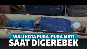 Jamie Rolando Urbina Torres yang terlihat sedang pura-pura mati saat digerebek polisi.