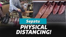 pria asal Transylvania Cluj ciptakan sepatu panjang