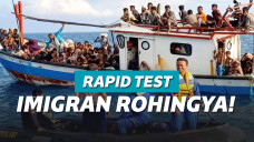 Sejumlah etnis Rohingya menjalani rapid test setelah terombang-ambing di laut Aceh