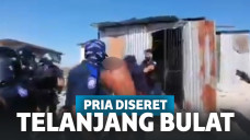 Polisi seret paksa pria yang sedang mandi