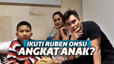 Baim, Paula dan anak angkat
