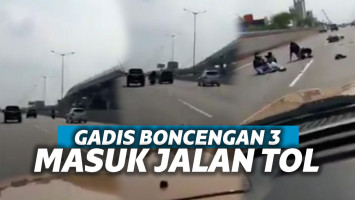 Sepeda motor bonceng 3 masuk tol