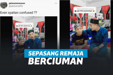Aksi Sepasang Remaja Sesama Jenis Berciuman