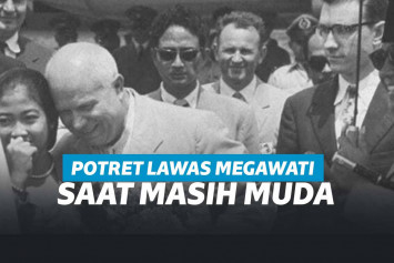 Megawati dan Soekarno bersama PM Uni Soviet.