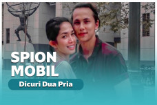 Ussy Sulistiawaty dan Andhika Pratama