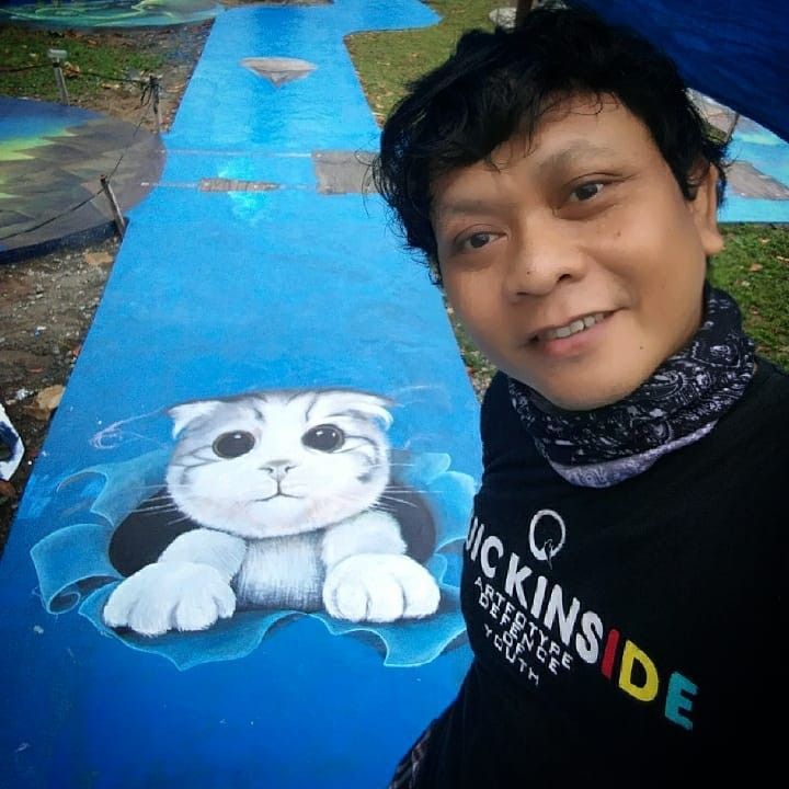 Tiru suara penyanyi lain