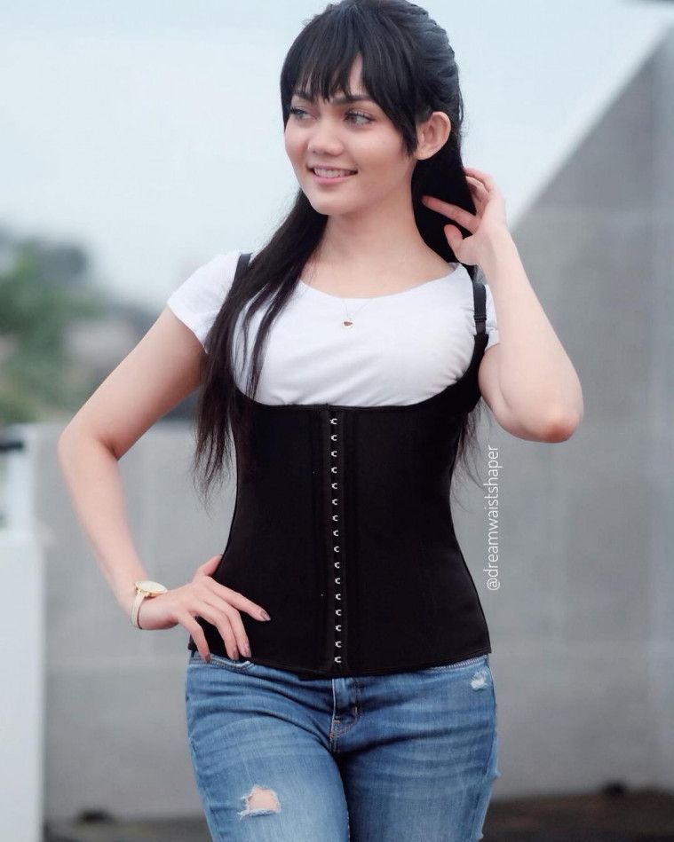 Tiru suara penyanyi lain