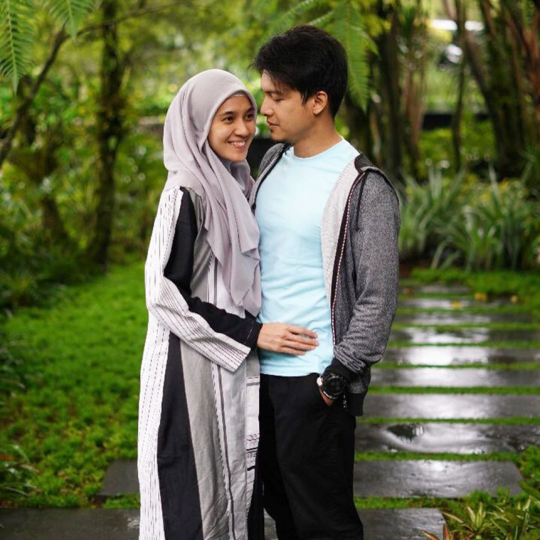 Pasangan artis kompak berhijrah