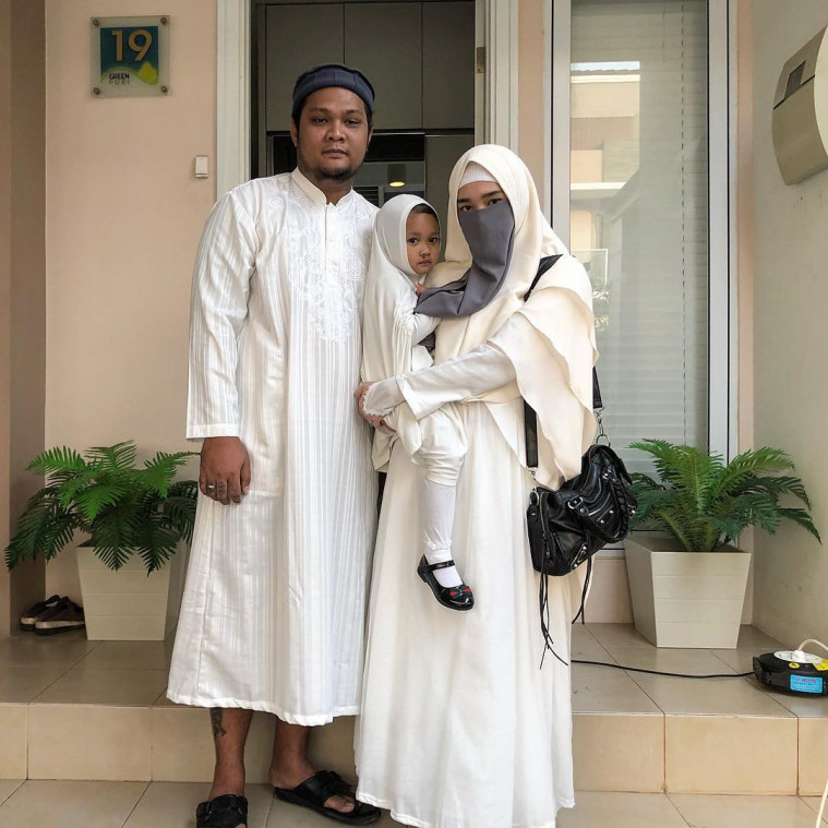 Pasangan artis kompak berhijrah