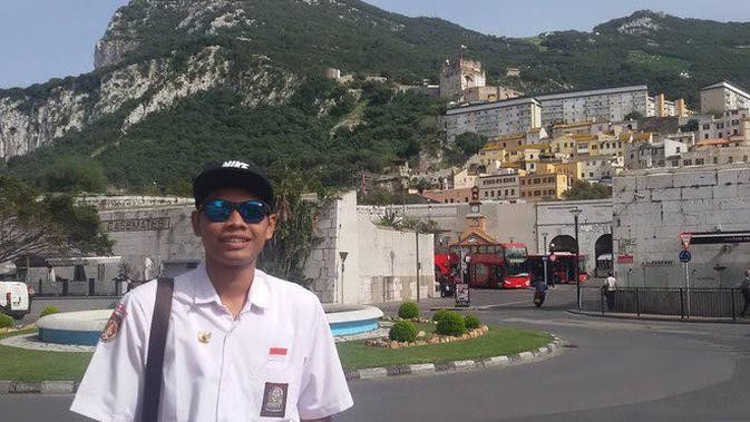 Pakai seragam di luar negeri