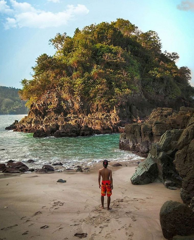 Pantai Wisata Trenggalek Yang Terkenal Dengan Pemandangannya