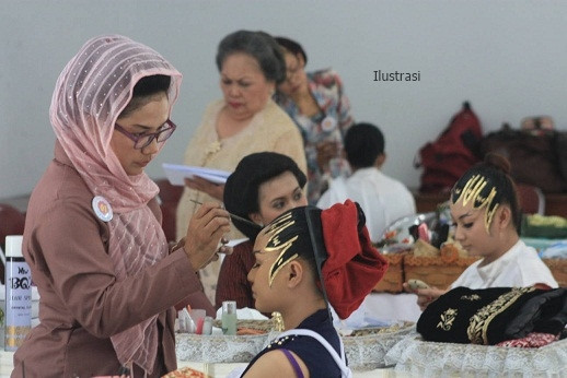 pengantin wanita dengan make up unik