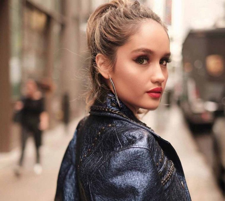Cinta Laura