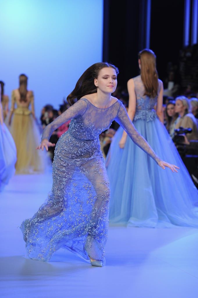 Momen apes model saat catwalk