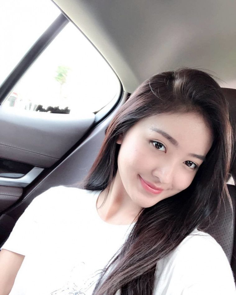 Artis make up minimalis