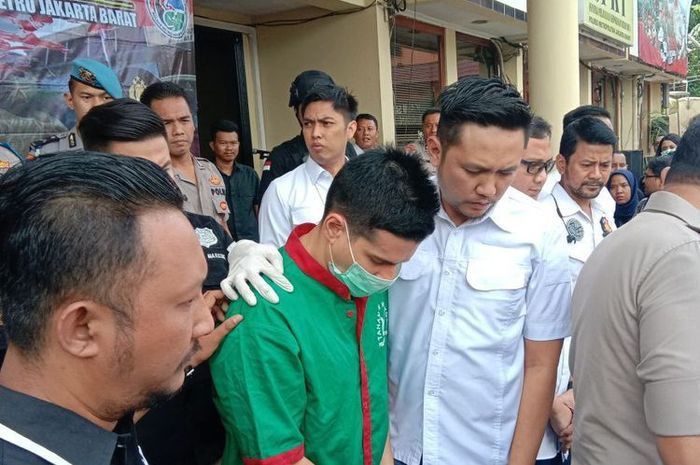 steve emmanuel pindah agama