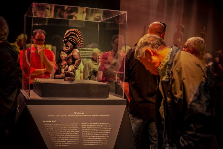 Ku, patung dewa perang yang disumbangkan Marc Benioff dipajang di museum Bishof