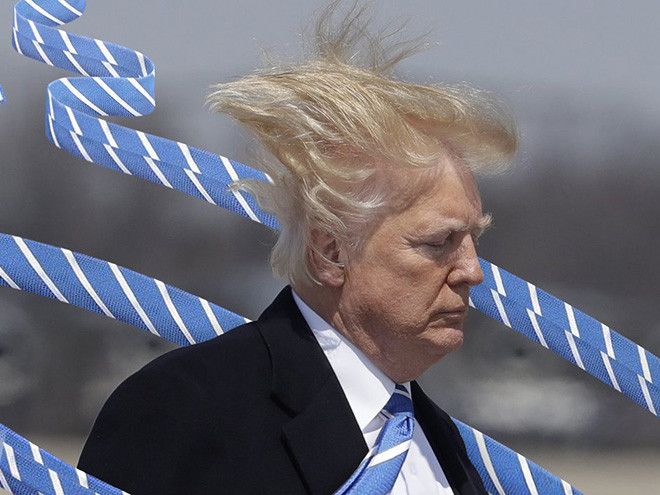 Donald Trump dengan dasi super panjang