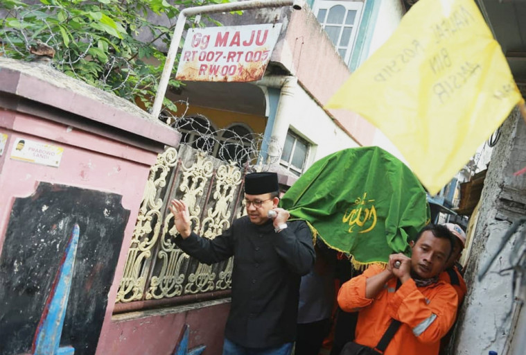 Anies Basweda takziyah penyapu jalan