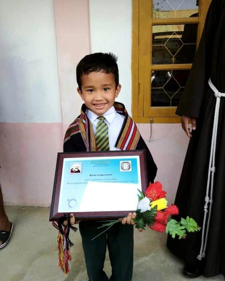 Mendapat penghargaan dari sekolah