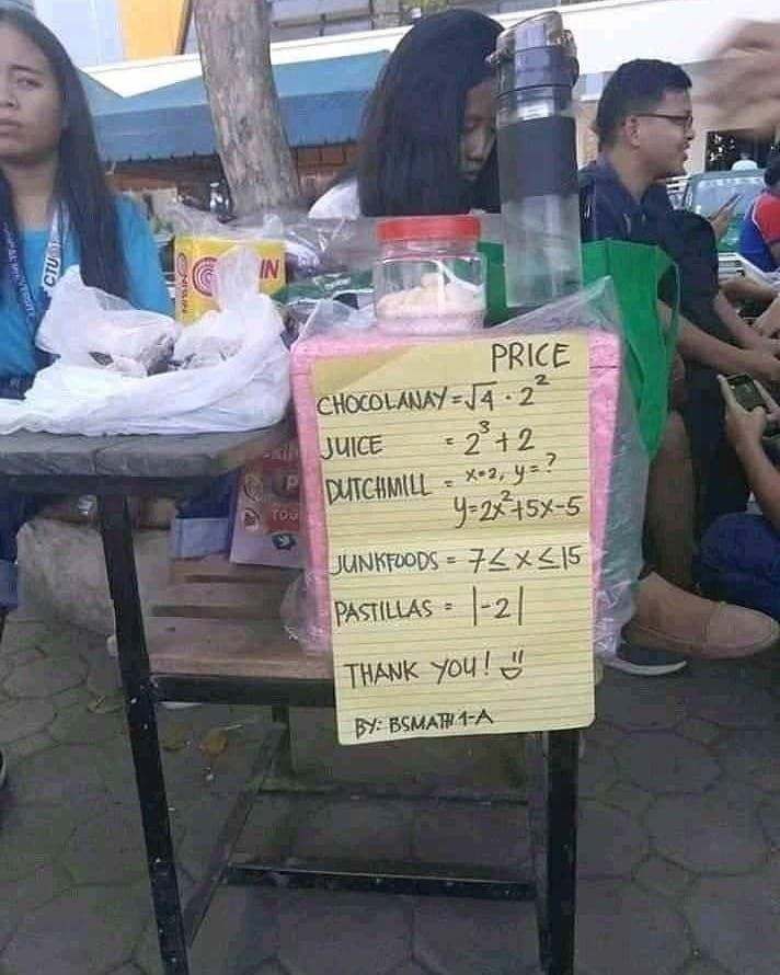 Kelakukan kocak saat jualan