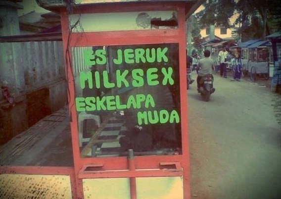 Kelakukan kocak saat jualan