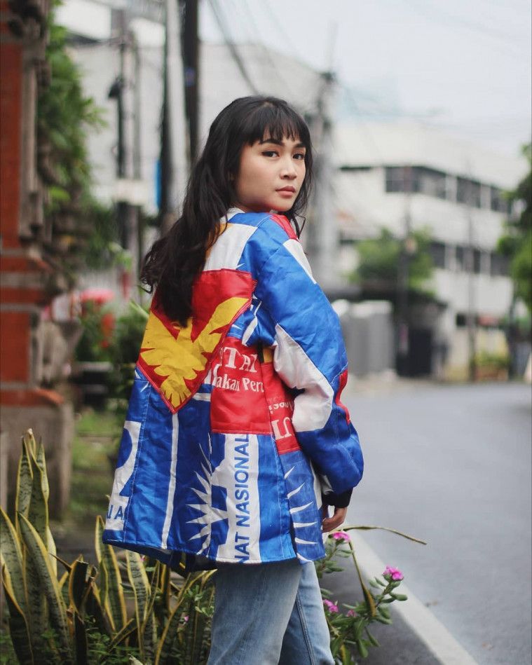 jaket berbahan dasar bendera partai