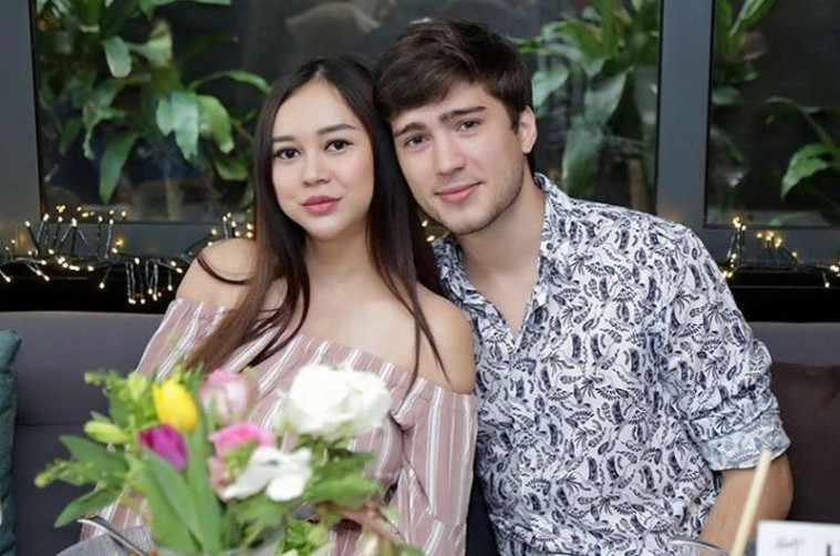 Aura Kasih dan suami