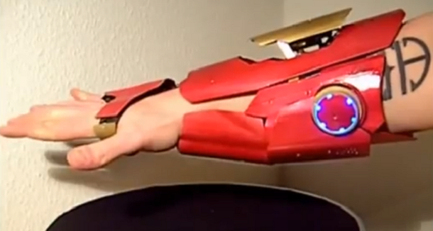 teknologi andalan Avengers Sarung tangan Iron Man