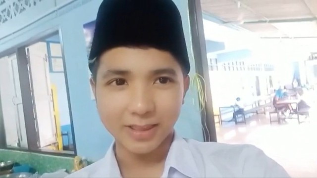 Pedangdut Menyanyi Lagu Religi