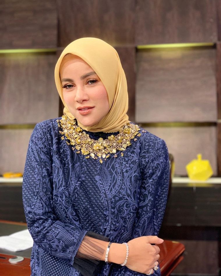 olla ramlan berhijab