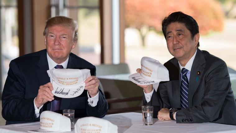 Donald Trump dan Abe Shinzo
