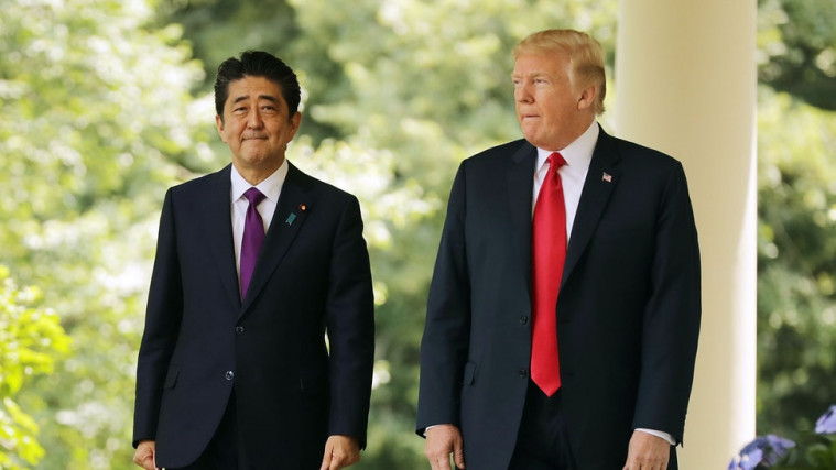 Donald Trump dan Abe Shinzo
