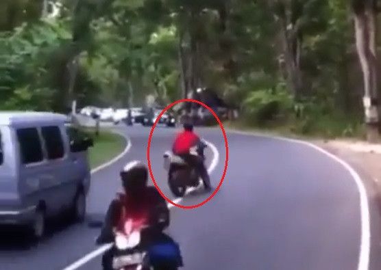 Nyaris Celaka Di Jalan Raya