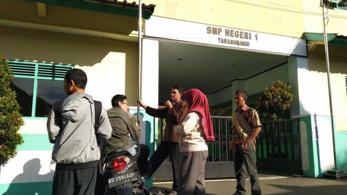 Orangtua nginap di sekolah