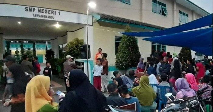 Orangtua nginap di sekolah
